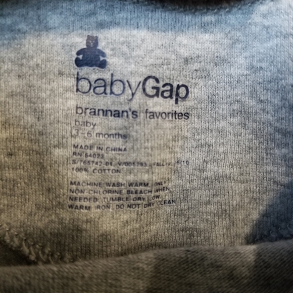 Baby Gap gray dinosaur romper🦕🦖 Size 3-6mo - Picture 6 of 6